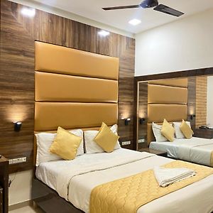 Hotel Blue Wellington - Near Mumbai Airport